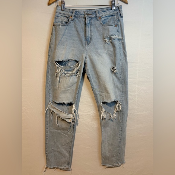 American Eagle Outfitters Denim - American Eagle Women’s Mom Jean Size 4
